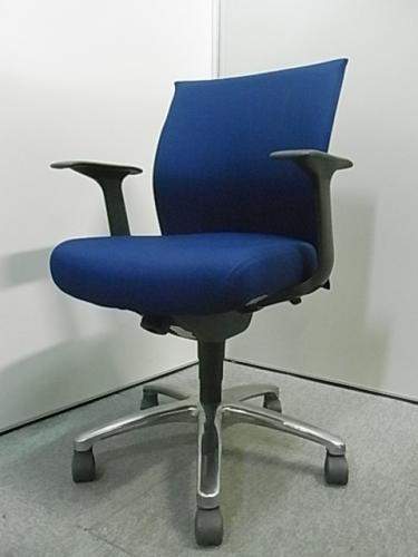 【状態良好】肘付きチェア■エクサージュ■コクヨ製〜洗練されたスリムなデザイン〜【中古　オフィス家具　チェア　イス】【OAチェア】
                                    中古
            