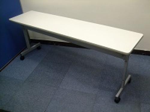 サイドスタックテーブル入荷しました！
                        
                                    中古
            