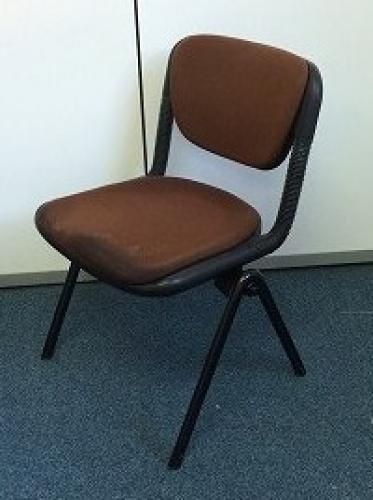 ■イトーキ　バーテブラ　ブラウン　スタッキングチェア【会議チェア】
                                    中古
            