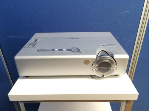 【中古】 Panasonic プロジェクター本体 106237 - 中古オフィス家具