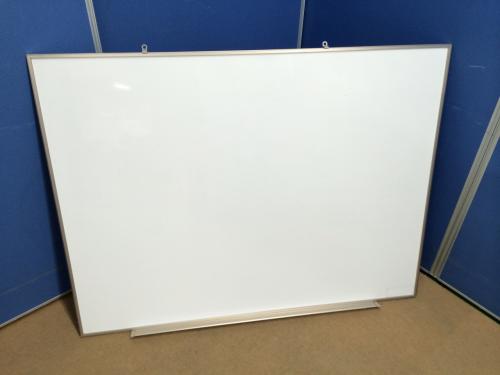 馬印製　壁掛けホワイトボード無地　粉受けあり！
                                    中古
            