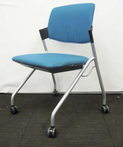 【28脚入荷！状態良好！】プラス製　ミーティングチェア　ネスティングもスタッキングも可能！キャスター付き【ロット】【会議チェア】
                                    中古
            