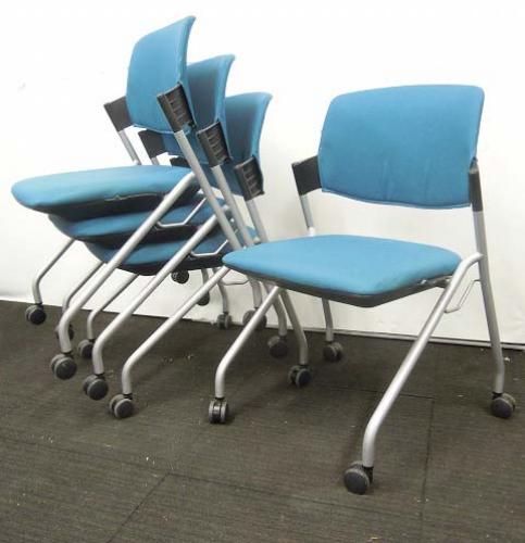 【4脚セット販売！状態良好！】プラス製　ミーティングチェア　ネスティングもスタッキングも可能！キャスター付き【ロット】【会議チェア】
                                    中古
            