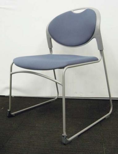 【18脚入荷！状態良好！】aico アイコ製　スタッキングチェア　ループ脚タイプ　ダークブルー　【中古　ミーティングチェア　会議用チェア】【ぞくぞく】【会議チェア】
                        
                                    中古
            