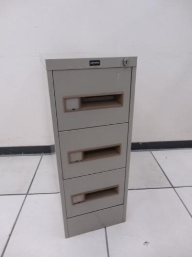 内田洋行製　B6ファイルキャビネット　
                        
                                    中古
            