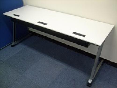 【配線孔付き】サイドスタックテーブル入荷！【ぞくぞく】
                        
                                    中古
            