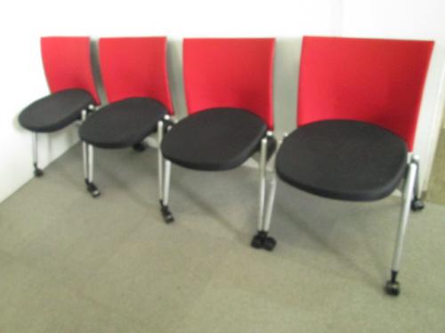 【４脚セット】内田洋行　スタッキングチェア　キャスター付　レッド　ＭＸ-３２０【会議チェア】
                        
                                    中古
            