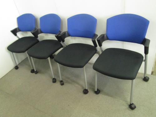 【４脚セット】コクヨ　スタッキングチェア　プロッティ　キャスター付　ブルー　ＣＫ-５８７Ｃ【会議チェア】
                                    中古
            