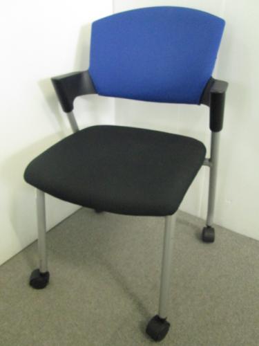 コクヨ　スタッキングチェア　プロッティ　キャスター付　ブルー　ＣＫ-５８７Ｃ【会議チェア】
                                    中古
            
