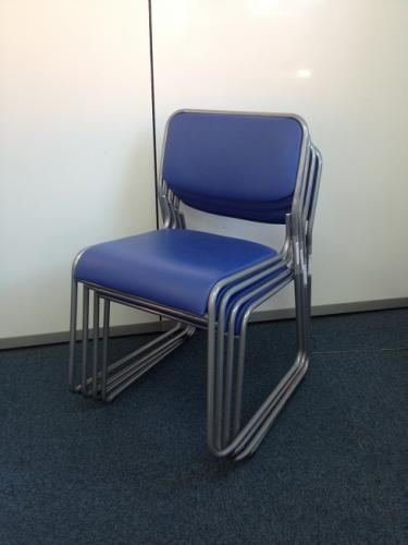 ☆訳あり品　スタッキングチェア4脚セット☆　〜バラ売り不可です〜【会議チェア】
                                    中古
            