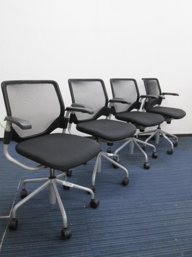 【会議椅子】Airly(エアリチェア)4脚セット<br>【上下昇降が可能なカッコイイミーティングチェアです♪】【オカムラ製】【ロット】【セット商品】【会議チェア】
                        Airly(エアリシリーズ)
                                    中古
            
