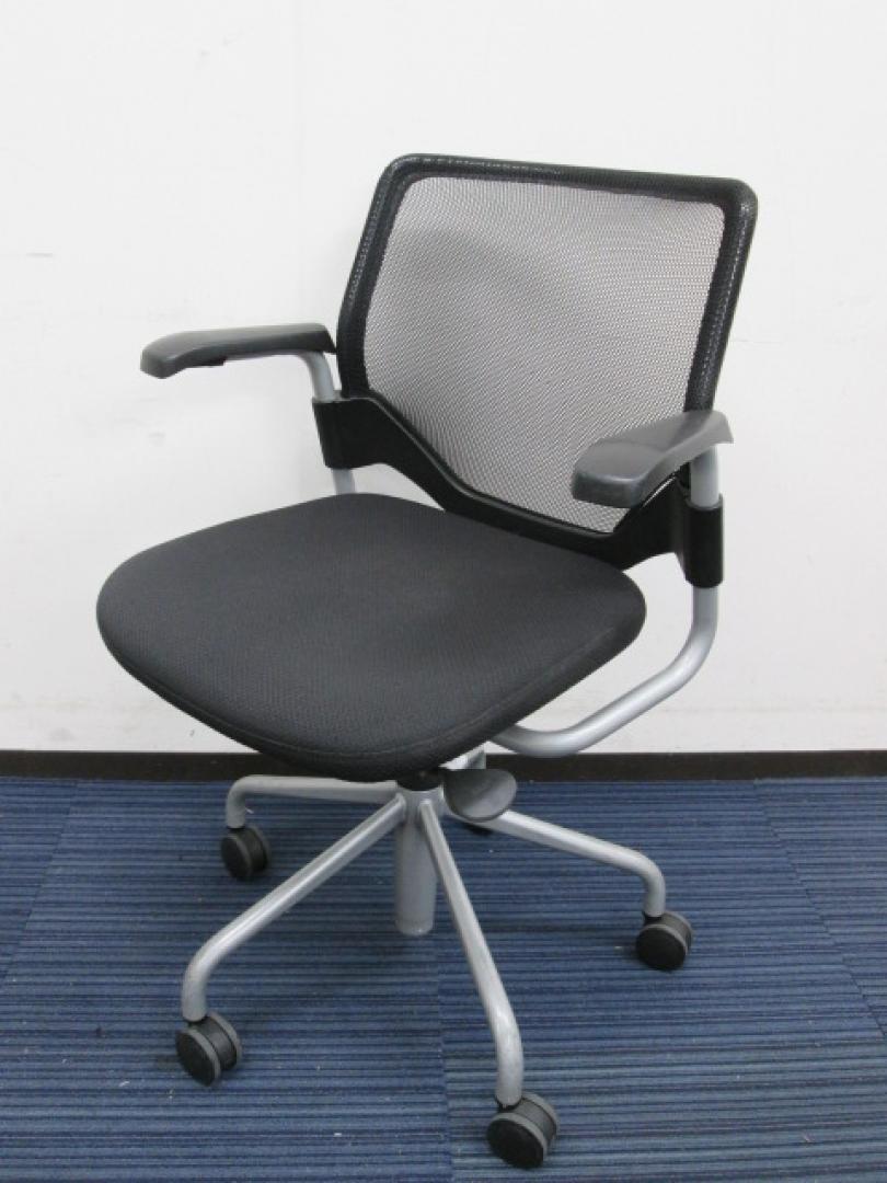 【会議椅子】Airly(エアリチェア)<br>【上下昇降が可能なカッコイイミーティングチェアです♪】【オカムラ製】【ロット】【会議チェア】
                        Airly(エアリシリーズ)
                                    中古
            
