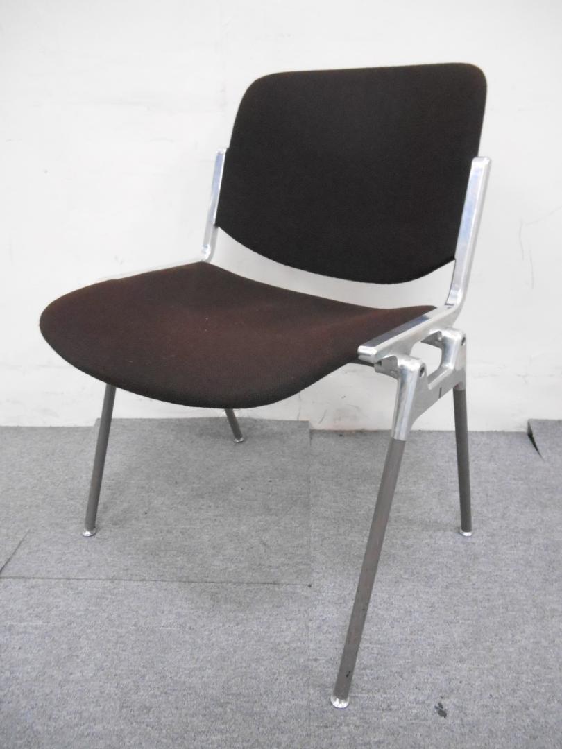 【大量入荷44脚】会議室の必需品　スタックチェア　重ねて収納できる優れモノ
                        
                                    中古
            