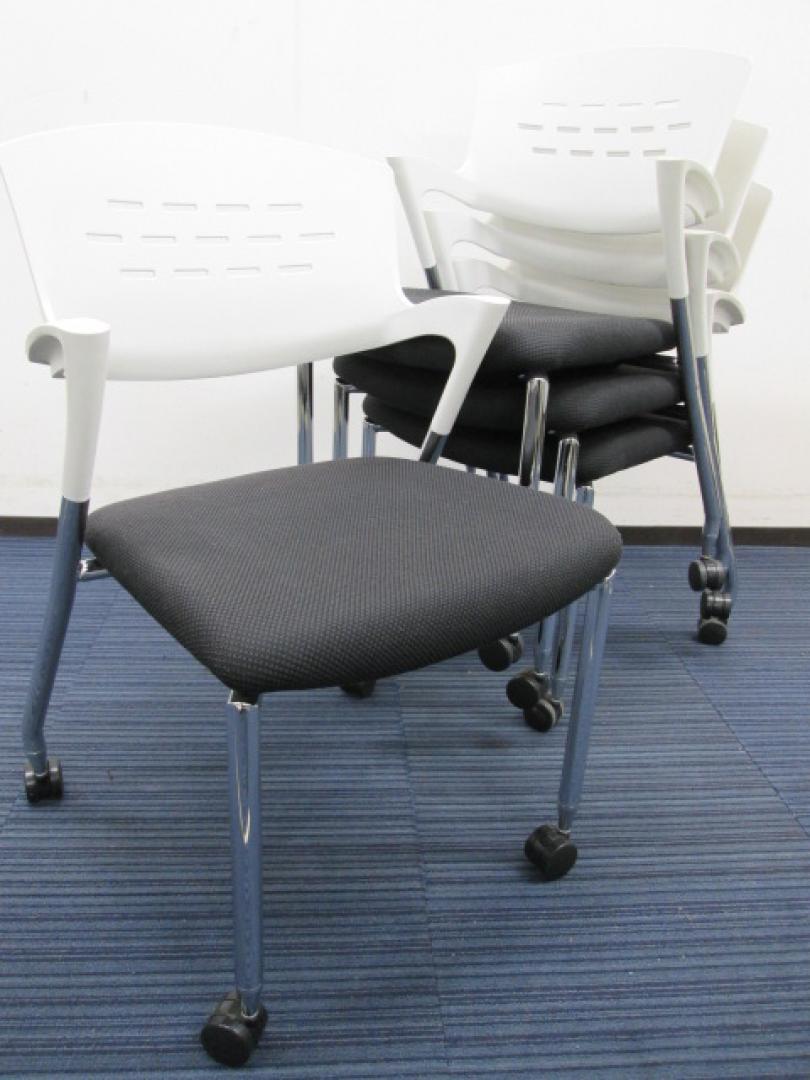 【会議椅子】ミーティングチェア/スタッキングチェア<br>【キャスター付き】【重ねられます】<br>※4脚セット単位での販売となります。
                        
                                    中古
            