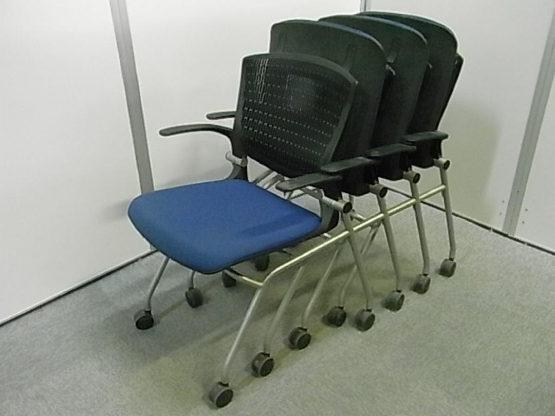 ネスティングチェア■グラータ■肘付　４脚セット　〜平行スタック可能〜【おつとめ品】【セット商品】
                        
                                    中古
            