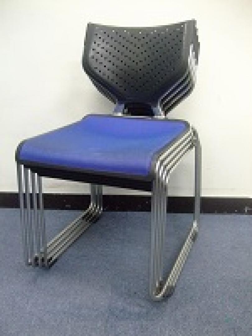 まとめてお得！スタッキングチェア４脚セット！
                        
                                    中古
            