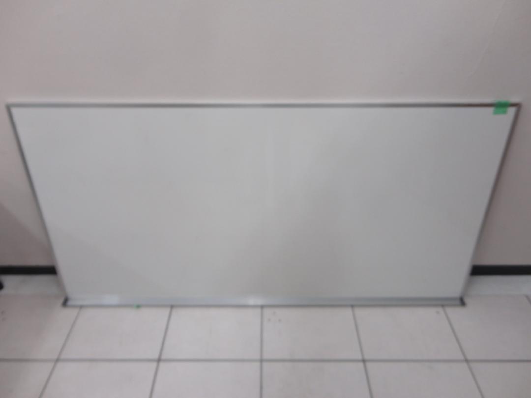 ホワイトボード　壁掛け　無地タイプ
                        
                                    中古
            