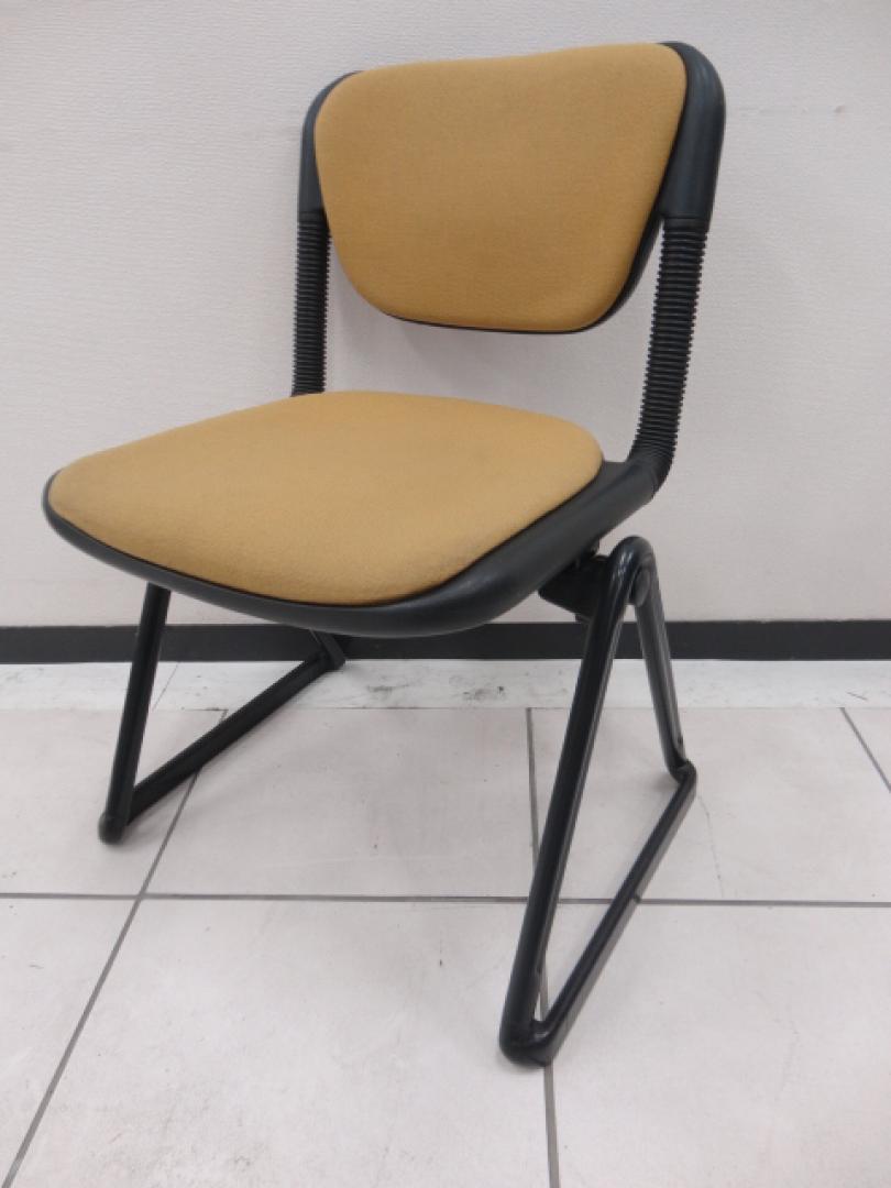 スタッキングチェア　イエロー
                        バーテブラシリーズ
                                    中古
            