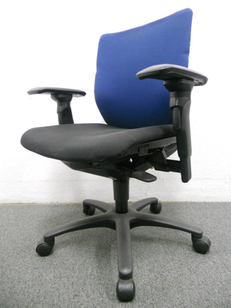 【高機能ＯＡチェア】【10脚入荷！】■オカムラ アドフィットチェア（可動肘付）ブルー
                        ADFIT
                                    中古
            