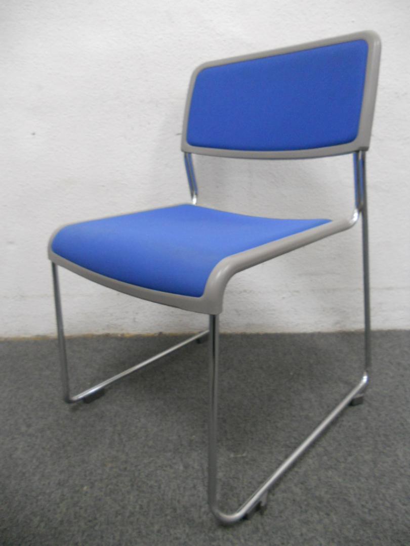 ■スタッキングチェア　■ブルー（布張り） ■クロームメッキ脚
                        CK-890
                                    中古
            