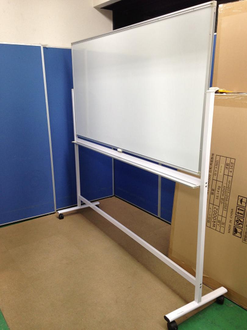 【おつとめ品】ホワイトボード脚付き■両面■W1800タイプ■板面に凹み有り！
                                    中古
            