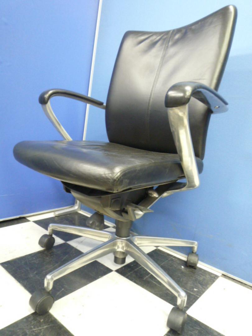 イトーキプレクサスチェアハイバック肘付本革オフィスチェア美品