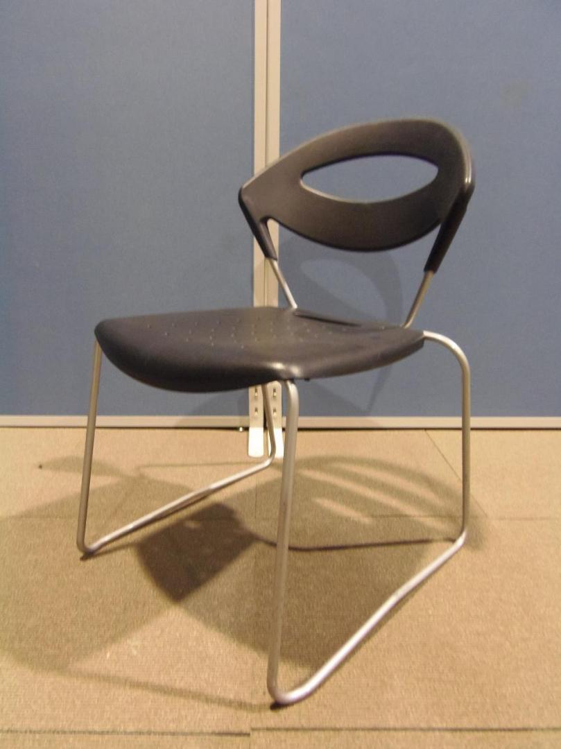 スタッキングチェア■　ブラック　〜４脚セット〜【セット商品】
                        BS
                                    中古
            