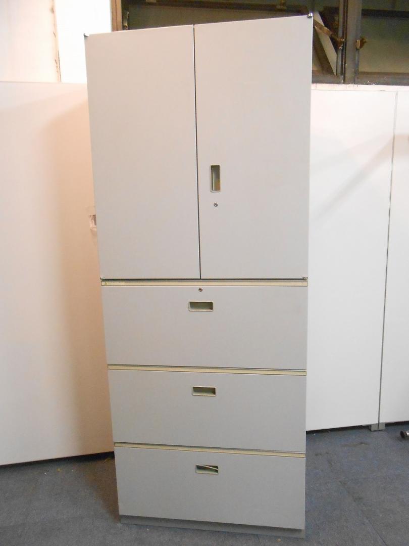 【オツトメ品】【棚板２枚不足の為】■イトーキ製■キャビネット■両開き+３段ラテラル書庫セット■色：グレー■連結ビス付属無しです■あなたのオフィスに！■急な収納増に！
                        シンラインシリーズ
                                    中古
            