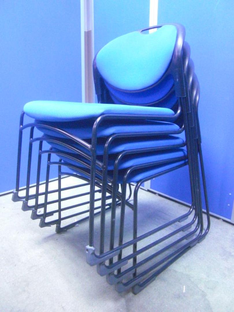 【４脚セット】イトーキ製|スタッキングチェア|ブルー|会議などに【京都東寺店】
                                    中古
            