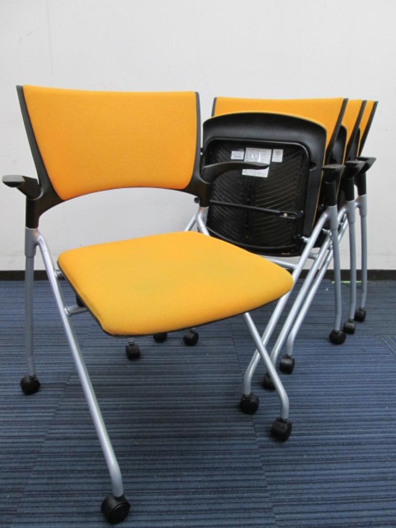 【専門会社によるクリーニング実施品】【会議椅子】マノスチェア(ネスティングチェア) 肘付
                        マノスシリーズ
                                    中古
            