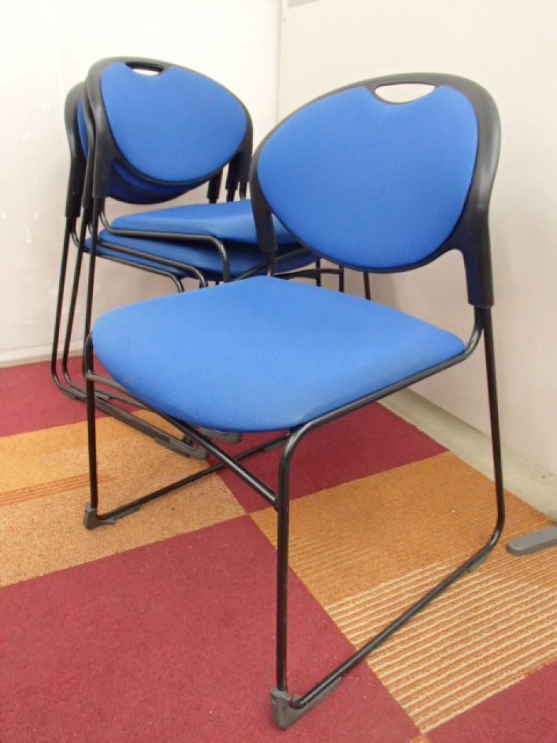 スタッキングチェア　｜4脚セット　｜イトーキ製　｜重ねて収納　｜ブルー｜【セット商品】　【大阪】
                        
                                    中古
            