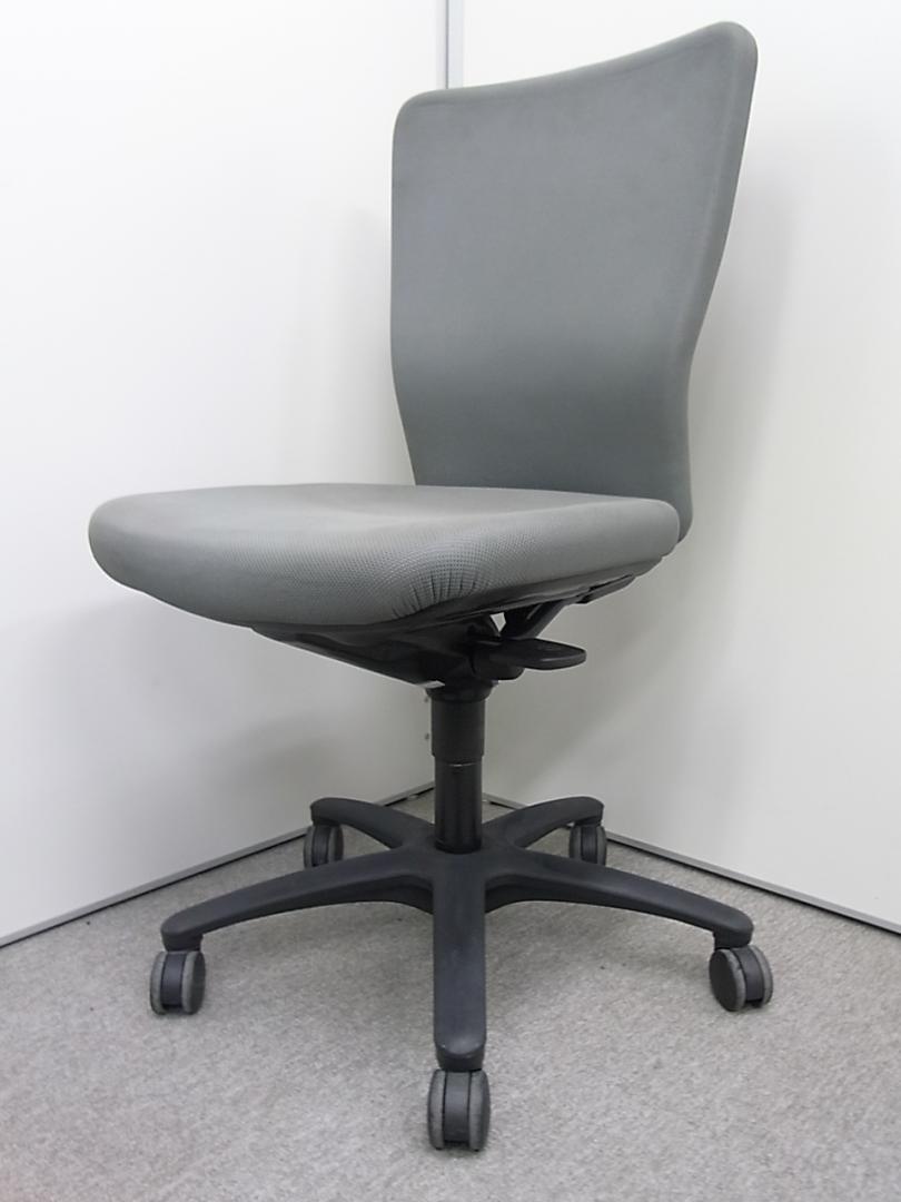 【人間工学デザイン】オフィスチェア　事務椅子　肘無　岡村製作所　カロッツァチェア　
                        カロッツァ
                                    中古
            