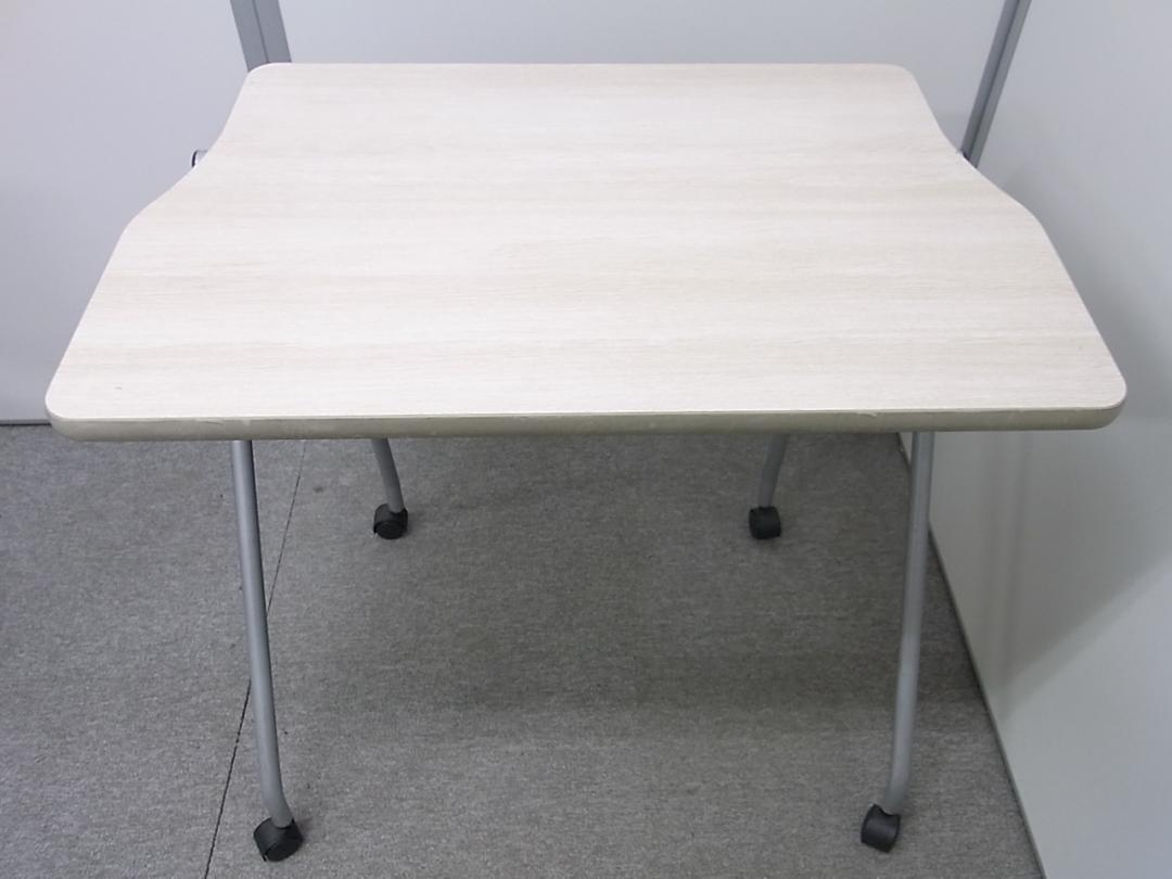【中古】【キャスター付き】一人用会議テーブル デスク 折り畳み可能で移動も楽々 TOYOSTEEL スタックテーブル(長机/折りたたみ/会議用