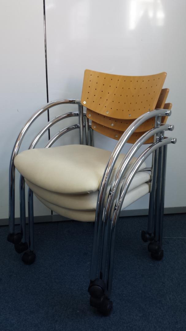 【1脚の料金です】おしゃれな会議室にあるようなミーティングチェア
                        
                                    中古
            