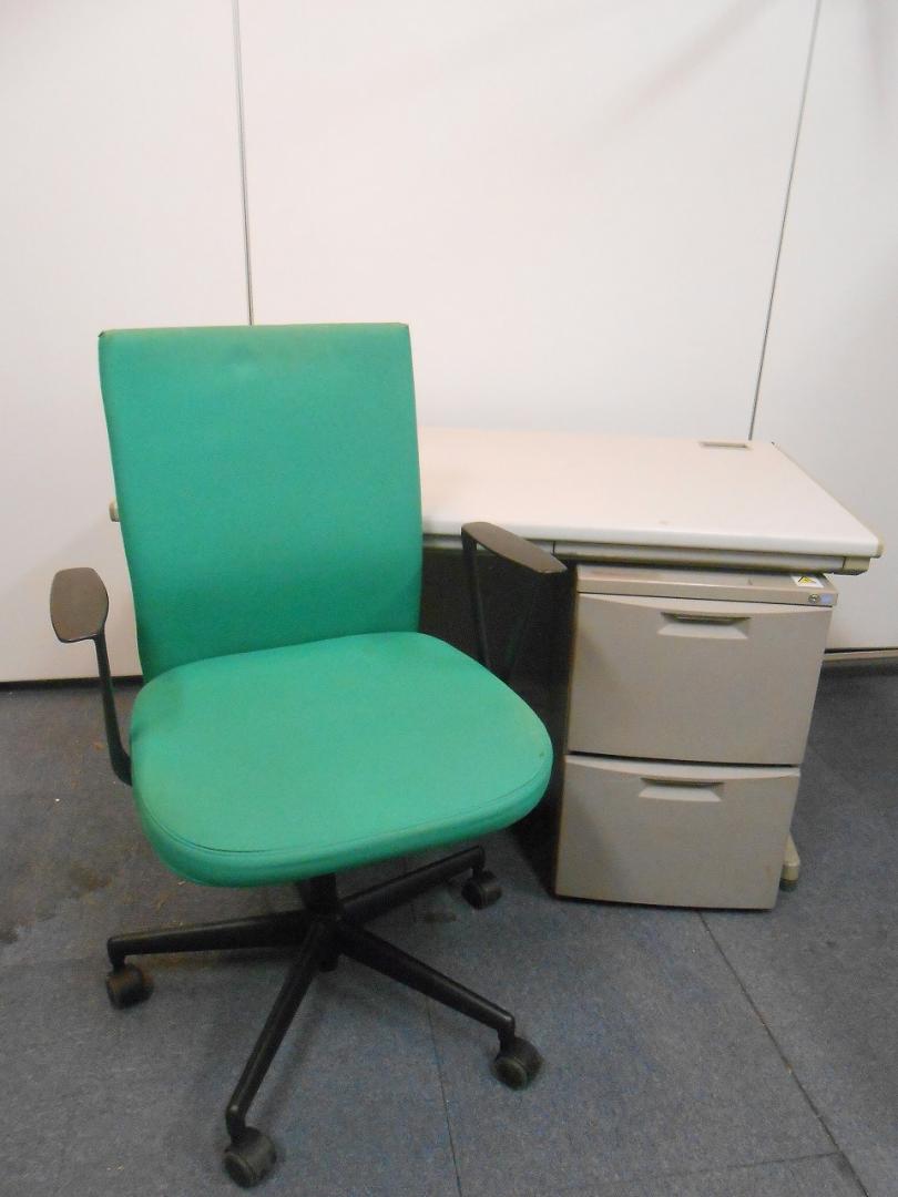 ■内田洋行製■セット商品■事務机+キャビネット+固定肘付きチェア■平机+２段ワゴン+固定肘付きチェア■おしゃれな椅子とのセット商品！！！■在庫切れ次第終了！！！
                        JUSTシリーズ
                                    中古
            