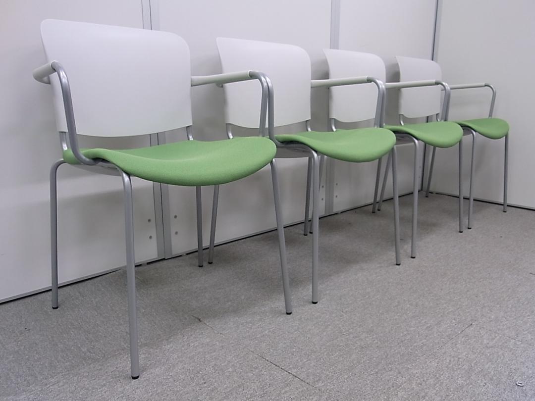 【4脚セット】【状態良好】【製造年2014年】ミーティングチェア　スタッキングタイプ　肘付【セット商品】
                        Fitona/フィトナシリーズ
                                    中古
            