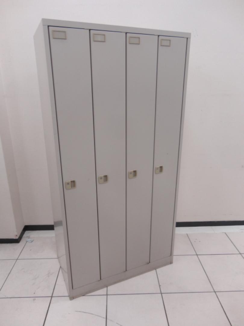 4人用ロッカー　すべて鍵付き
                        
                                    中古
            