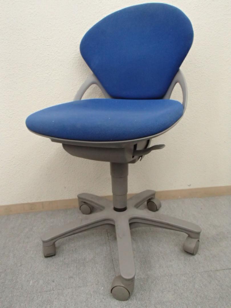 オフィスチェア｜　イトーキ製　｜　プレーゴチェア｜　事務椅子　｜　KZ-440GA-W4N7
                        
                                    中古
            