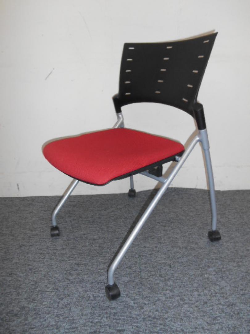 【イトーキ製ネスティングチェア】平行スタッキング仕様
                        ＭＡＮＯＳＳ（マノス）
                                    中古
            