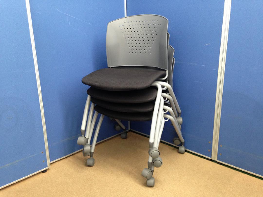 ▼ 最新入荷情報 ▼ ＼スタッキングチェアセット／1脚傷有り
                        4脚で1セット
                                    中古
            