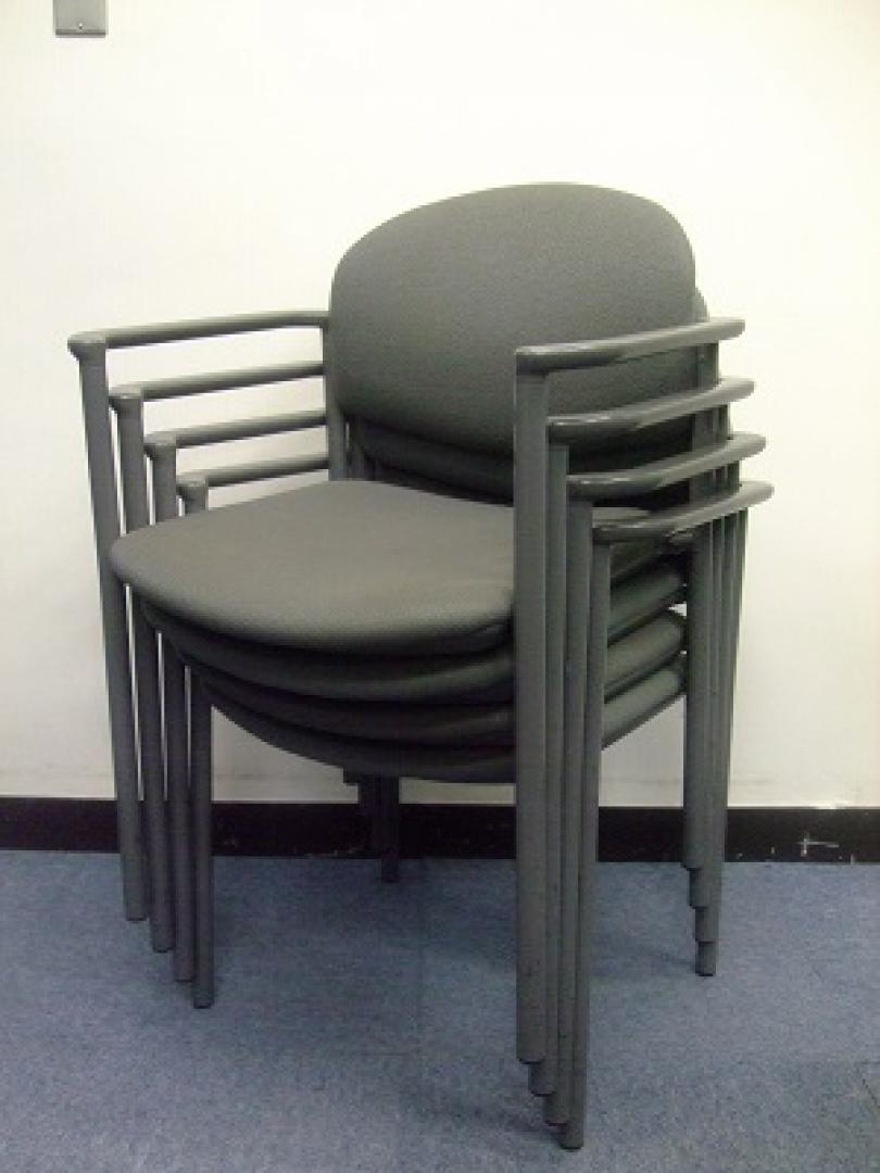 【４脚セット】肘付きのゆったり座れるスタッキングチェアです！
                        MF-242A
                                    中古
            