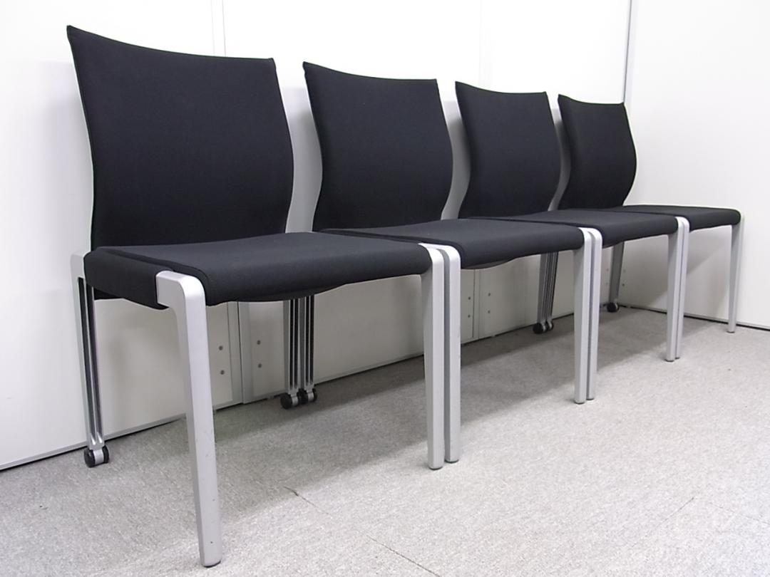 【４脚セット】【状態良好】ミーティングチェア　脚部（後）キャスター付き　■高級感のあるブラックカラー＆シルバーフレームのコントラスト【江東区　墨田区　市川市　チェア】
                        
                                    中古
            