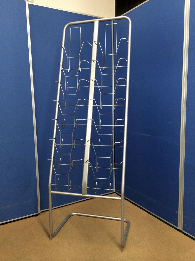 【状態良好】カタログスタンド　２列１４段　これだけあればいろんなカタログがおける！
                        
                                    中古
            