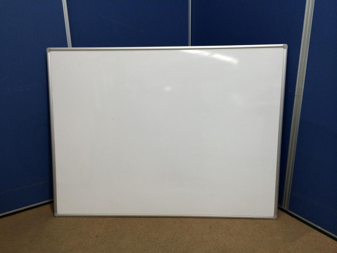 壁掛けホワイトボード 幅１２００mm　高さ９００mm 無地 
                        
                                    中古
            
