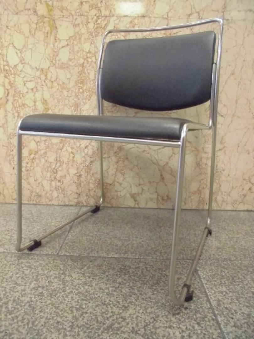 スタッキングチェア/イトーキ製/KKR-1500A-Z9W1シリ―ズ/重ねて便利　スタッキングチェア
                        KKR-1500A-Z9W1
                                    中古
            