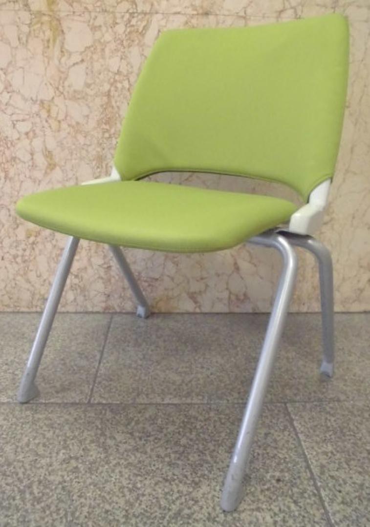 スタッキングでもあり、ネスティングでもあるよくばりチェア!
                        
                                    中古
            