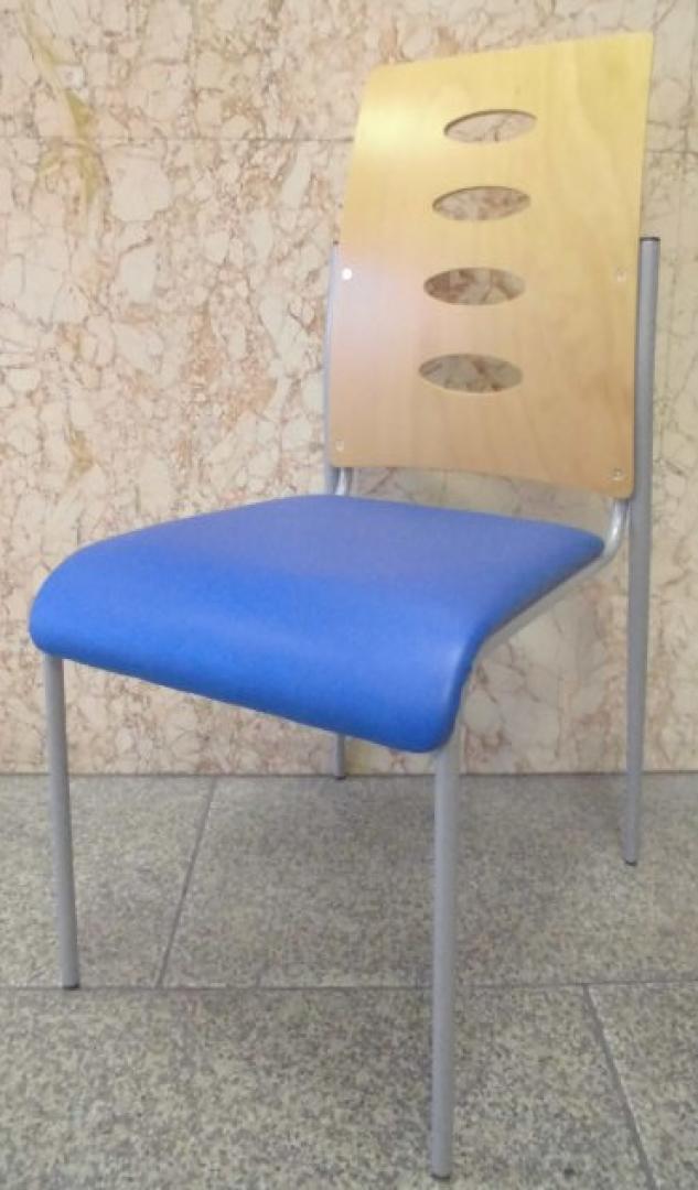 ご家庭の食卓にも!　カジュアルデザインのスタッキングチェア!
                        
                                    中古
            