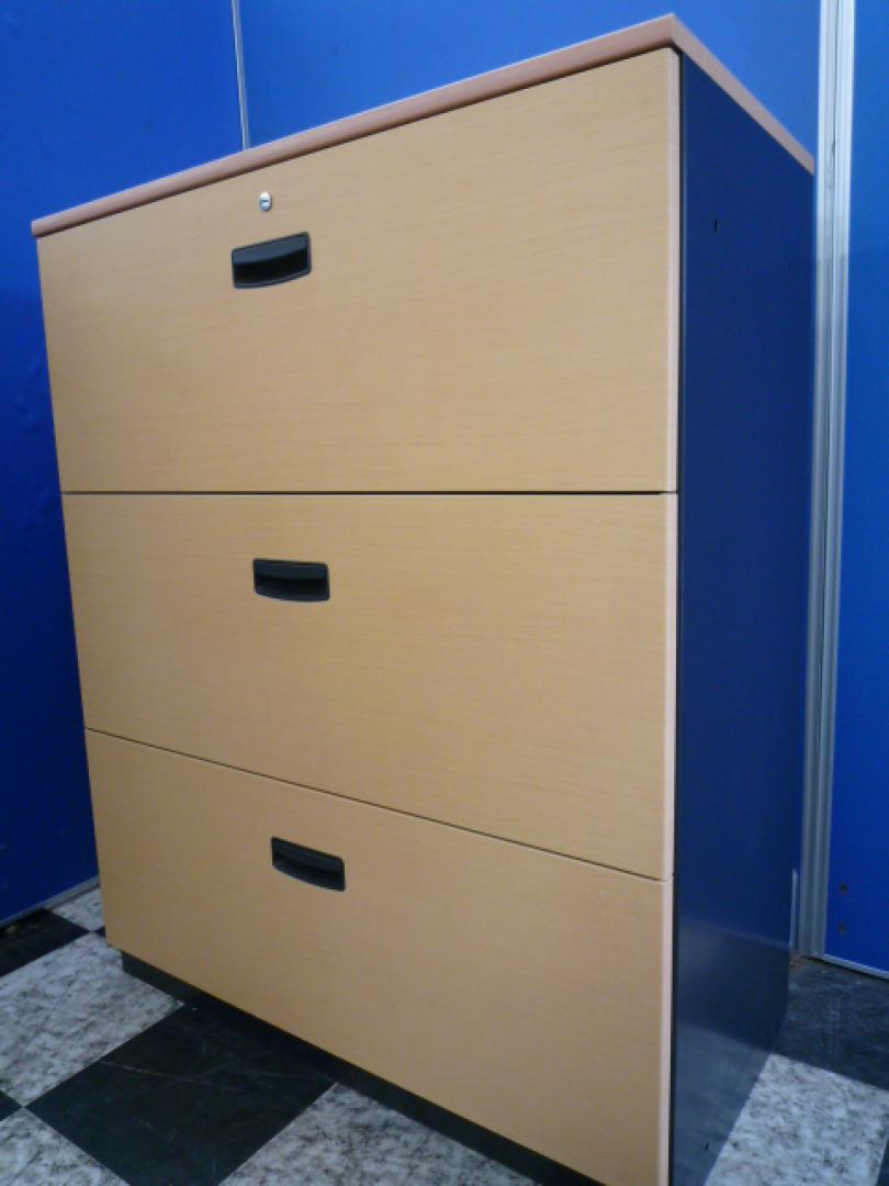 【大量入荷】【状態良好】３段ラテラル書庫■外面ナチュラル■スチール製■たっぷり収納■企業・移転用に【オフィス家具　キャビネット　埼玉】
                        グレインフィール3段ラテラル書庫
                                    中古
            
