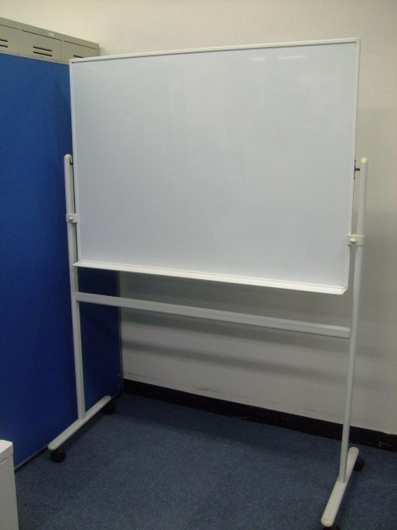 安心のメーカーもの！黒板消しもついてます！
                        LBシリーズ
                                    中古
            