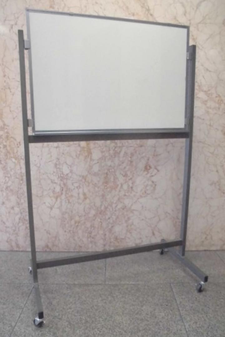 片面脚付で意外に無いコンパクトサイズ!
さらに壁掛けもできるフック付!!
                        
                                    中古
            